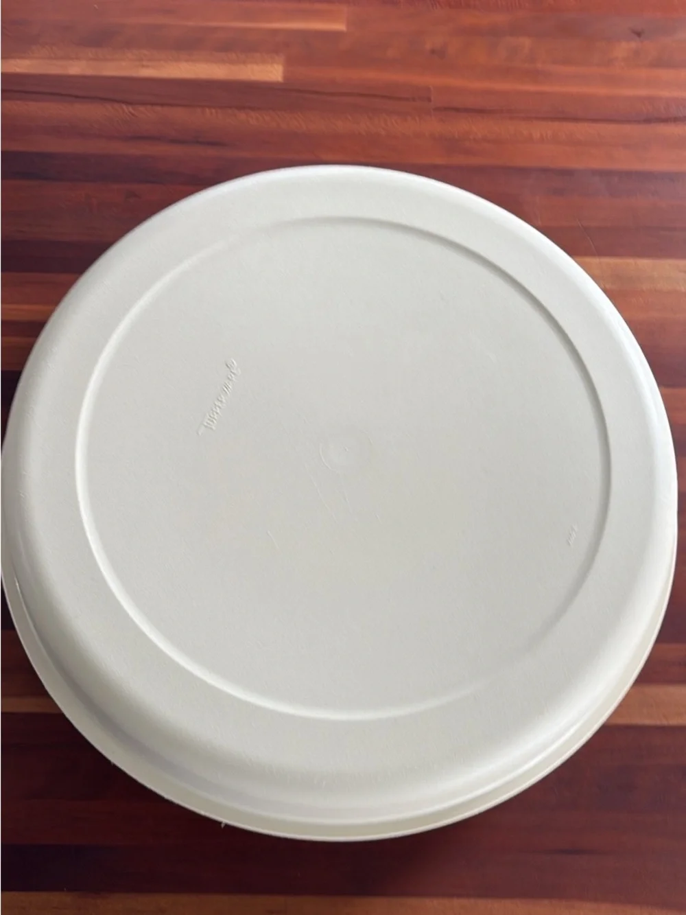 4 Tupperware Containers - Picture 2 of 5